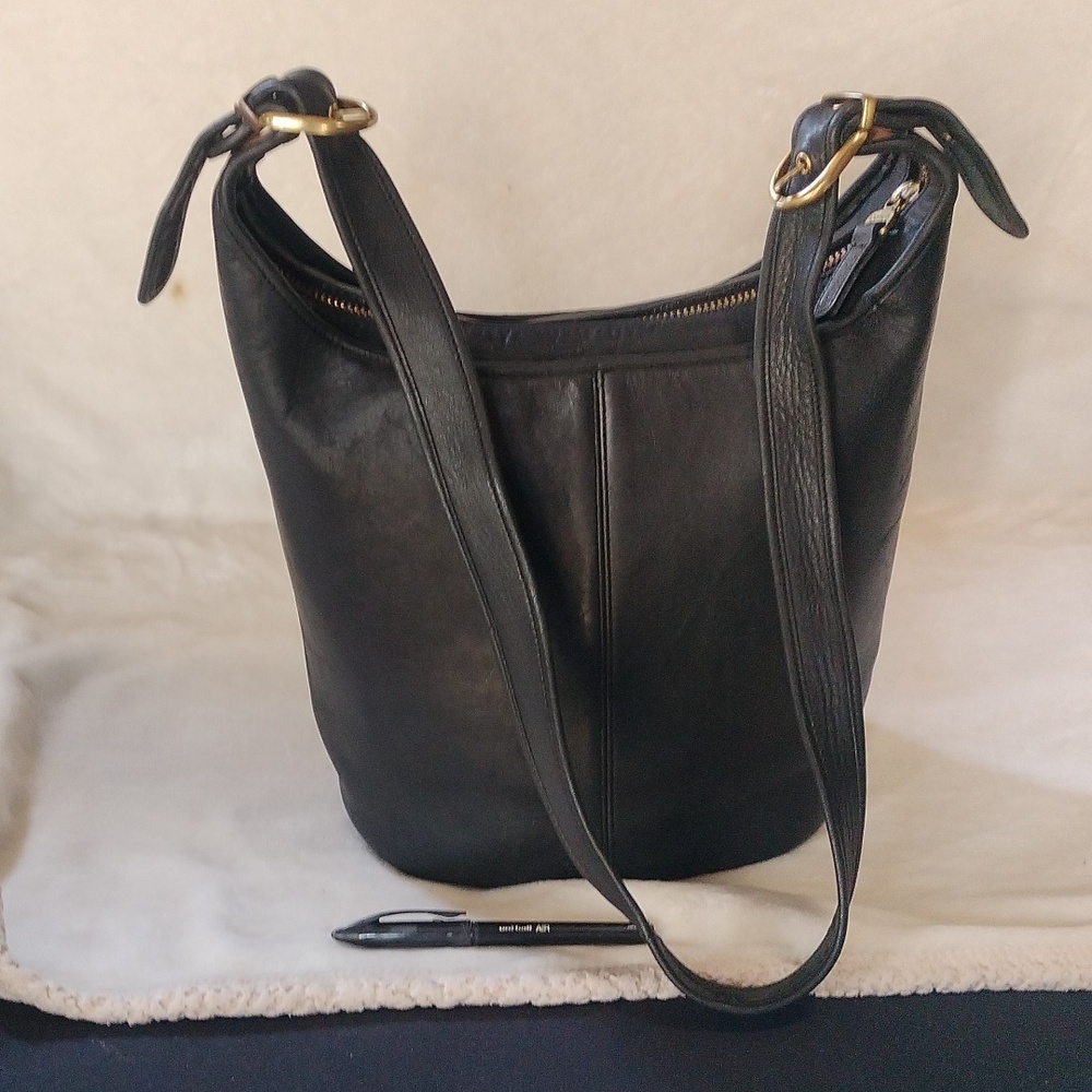 VINTAGE COACH large weekender in black leather.
